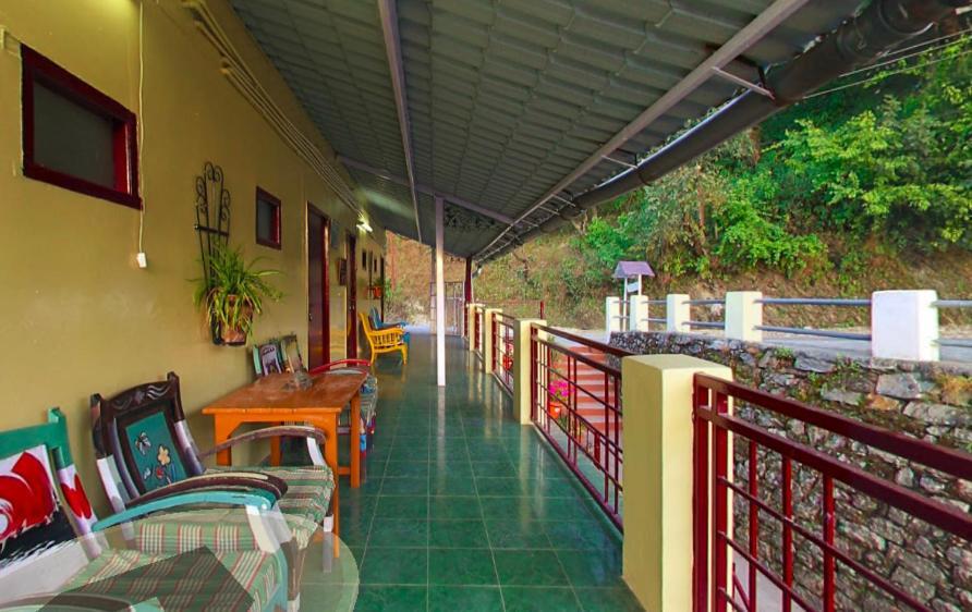 Oak Grove Inn Лансдаун Экстерьер фото